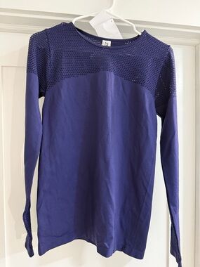 NWT (tags adjacent) Fabletics top